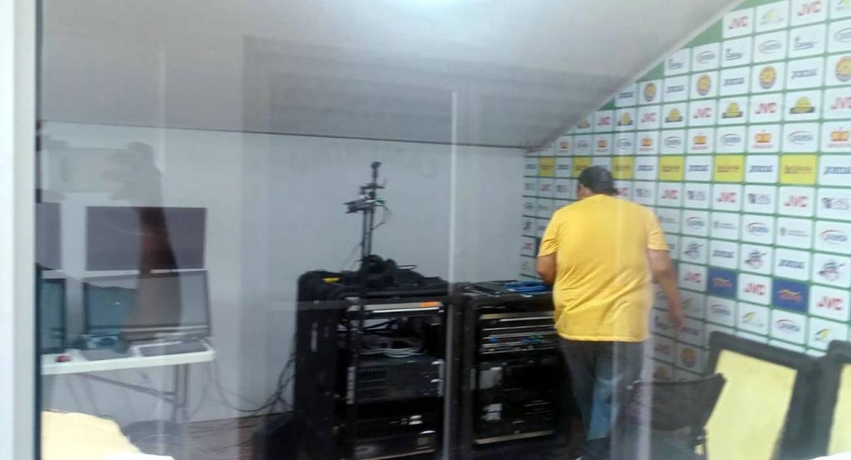 El sistema del VAR fue instalado por la mañana en el estadio Yankel Rosenthal.