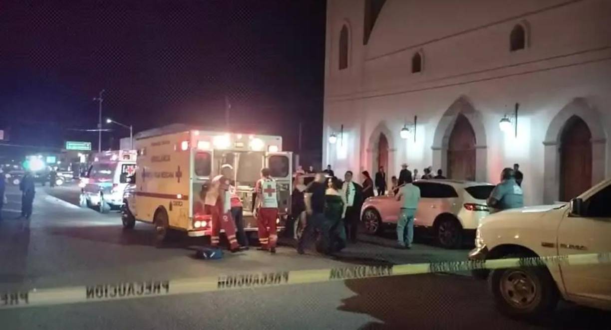 De acuerdo a las primeras versiones, los hechos ocurrieron la noche del sábado en la iglesia católica de Nuestra Señora de La Candelaria, ubicada en el centro Caborca, el más grande en extensión territorial entre Sonora y Arizona (Estados Unidos), región azotada por la lucha entre carteles para el trasiego de droga, armas, dinero y migrantes.