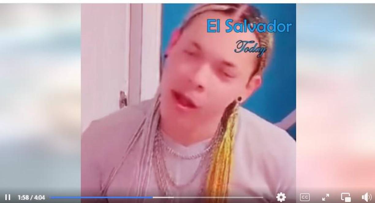 Ricky comenzó a etiquetar a Nayib Bukele, al igual que varios seguidores que miraban la disputa. “Bukele no estará ahí siempre”, decía en tono burlista el Moro.