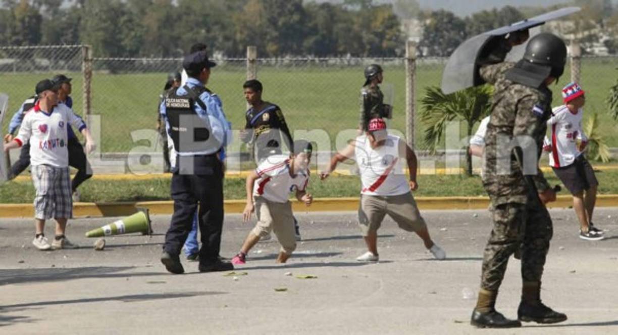 El partido se programó para iniciar a las 4:00 pm en el estadio Olímpico de San Pedro Sula.