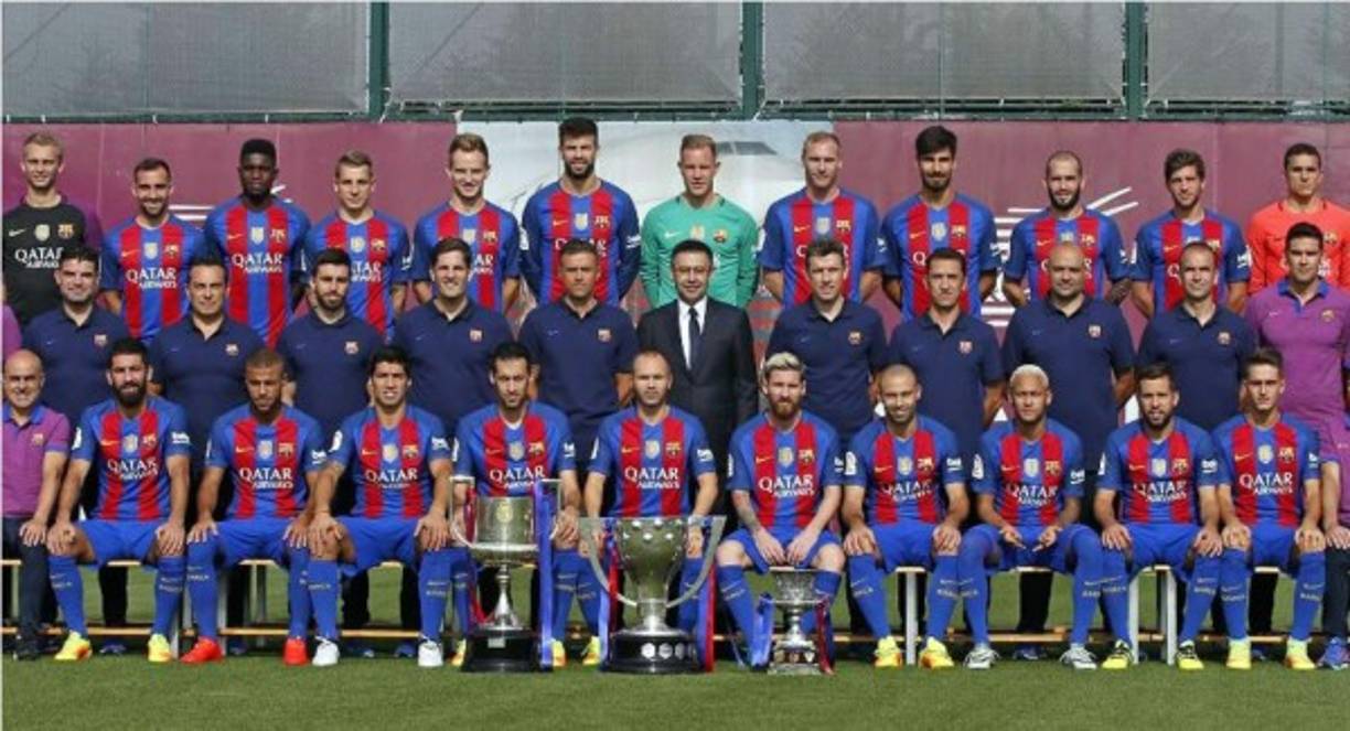 El Barça ya ha tomado la decisión de llevar a cabo una gran revolución que provocará cambios significativos y la salida de jugadores del equipo. El nuevo entrenador no será de la línea continuista, los fichajes serán menores en número pero mayores en inversión y calidad, habrá una apuesta clara y rotunda por la olvidada cantera y no temblarán las piernas para dar bajas sensibles. Todo está estudiado y ya hay nombres concretos encima de la mesa, revela el diario Sport.