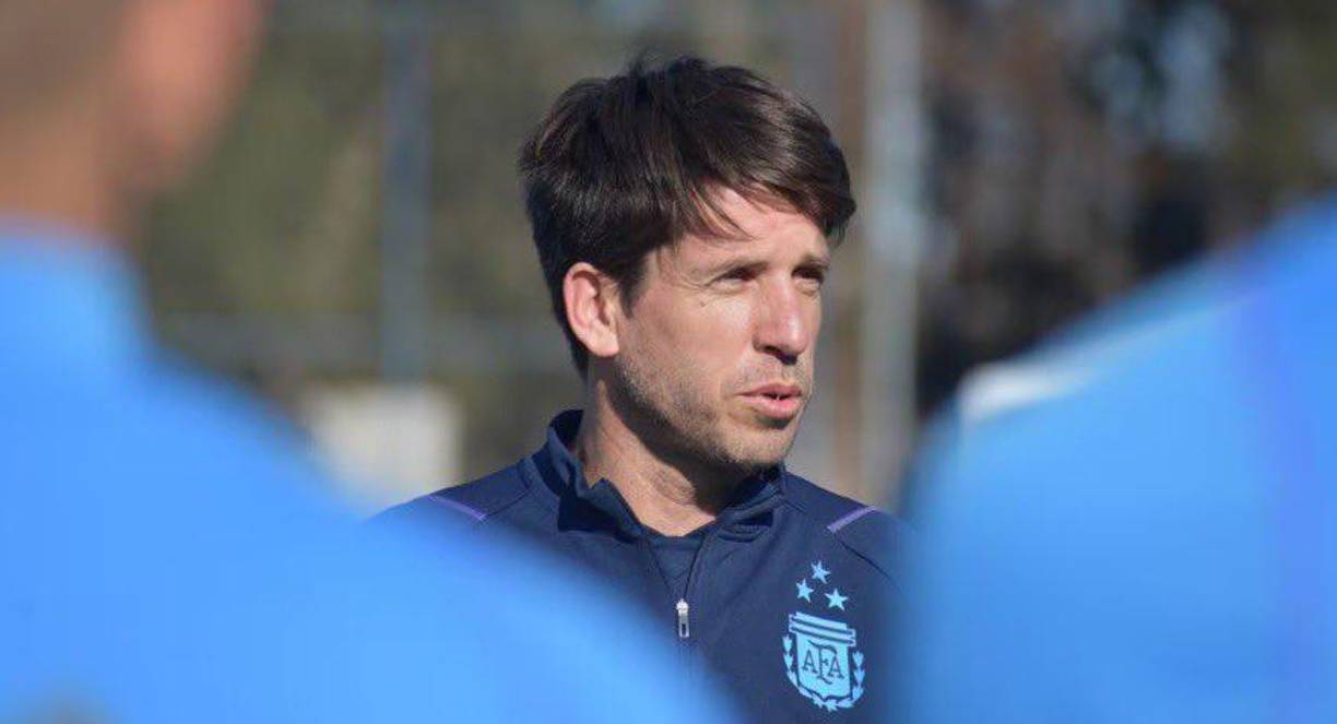 OFICIAL / Por su parte, la Asociación del Fútbol Argentino (AFA) informó este martes que Diego Placente será el reemplazante de Javier Mascherano en el banquillo de la selección sub-20 de Argentina.