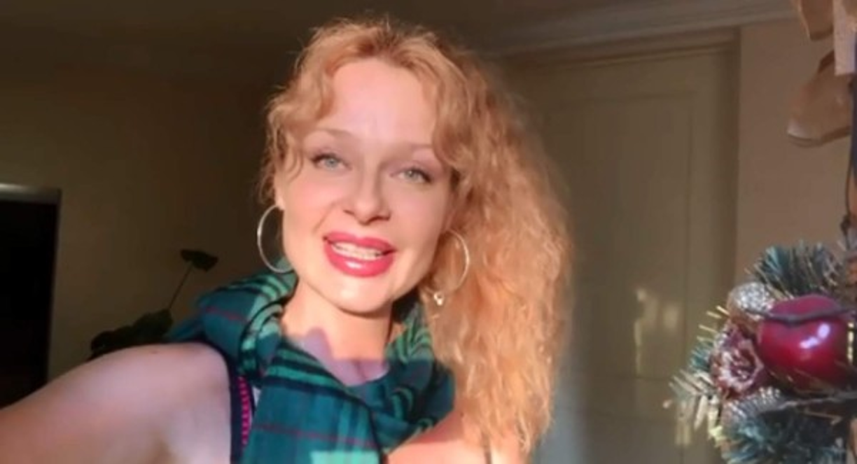 En cuanto a su vida personal, confesó que nunca tuvo el deseo de convertirse en madre, además de que viene de una cultura en que este papel no es una obligación.