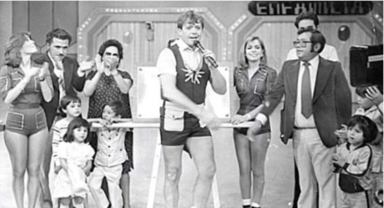 <br/><br/>Xavier López comenzó como ayudante de producción, camarógrafo y floor mánager y comenzó a sustituir a actores de teleteatros que llegaban tarde, es así como los productores vieron su talento histriónico.