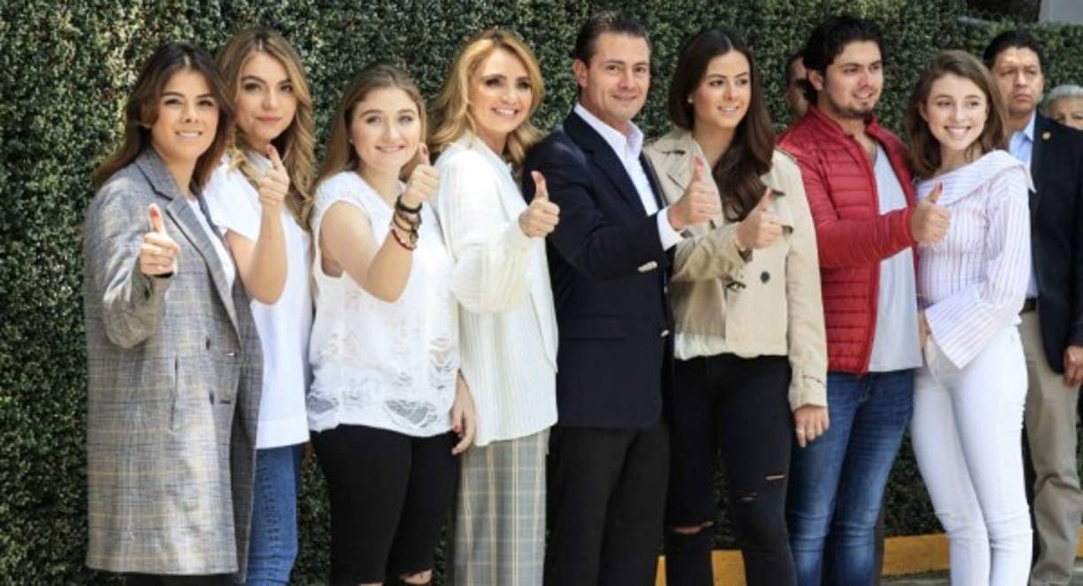 'La Gaviota' también llegó acompañada por sus tres hijas, Sofía Castro, Regina Castro y Fernanda Castro.