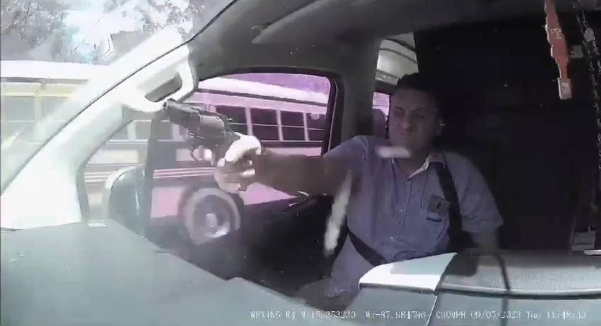 “El Parce”, se hizo viral en redes sociales y figuró en medios de comunicación hondureños de una manera inusual: fue captado en un video entregando un celular con fines extorsivos y amenazando a transportistas en Villanueva, Cortés.