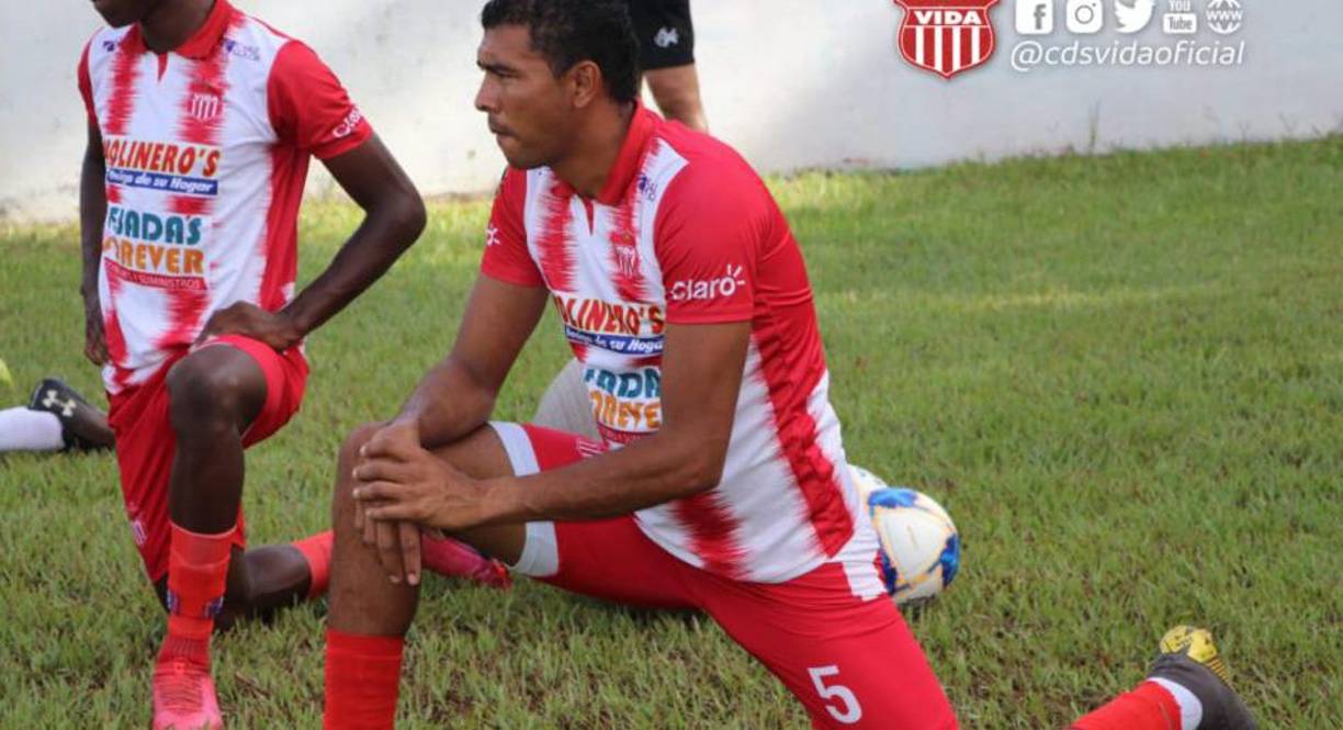 Sergio Peña: El centrocampista de contención finalizó su contrato con el Vida. Está en veremos su continuidad con los cocoteros ya que estuvo involucrado en la polémica que tuvieron algunos jugadores con el presidente Luis Cruz por el reclamo de unos premios.
