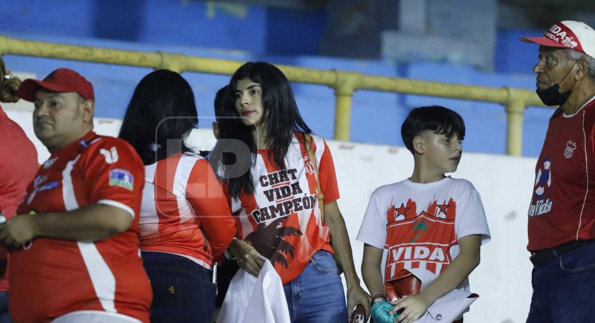 Aficionados del Vida se hicieron presente y le dieron apoyo al cuadro ceibeño.