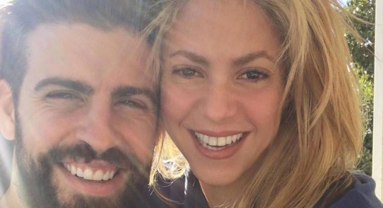 De todos es sabido que Piqué decidió no seguir su relación con Shakira y ahora tiene un noviazgo con la joven Clara Chía.