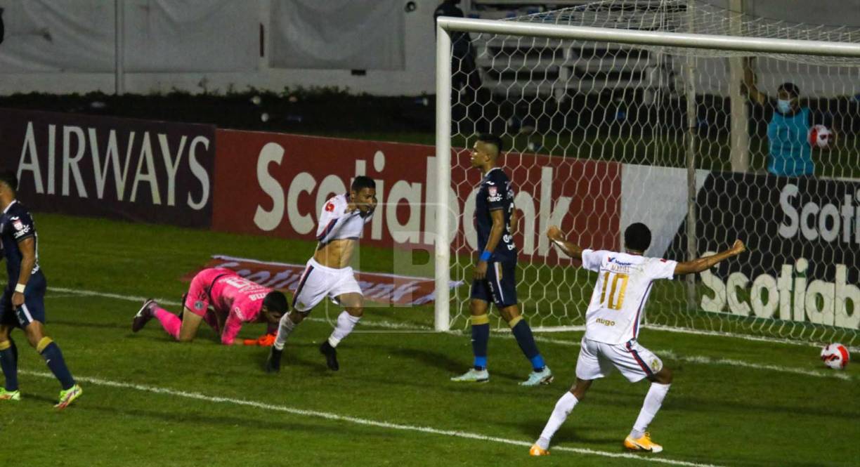 Olimpia clasificó a la final de la Liga Concacaf eliminando al Motagua con gol del “Mango” Sánchez a los 87 minutos. Las redes sociales estallaron tras el final del juego.