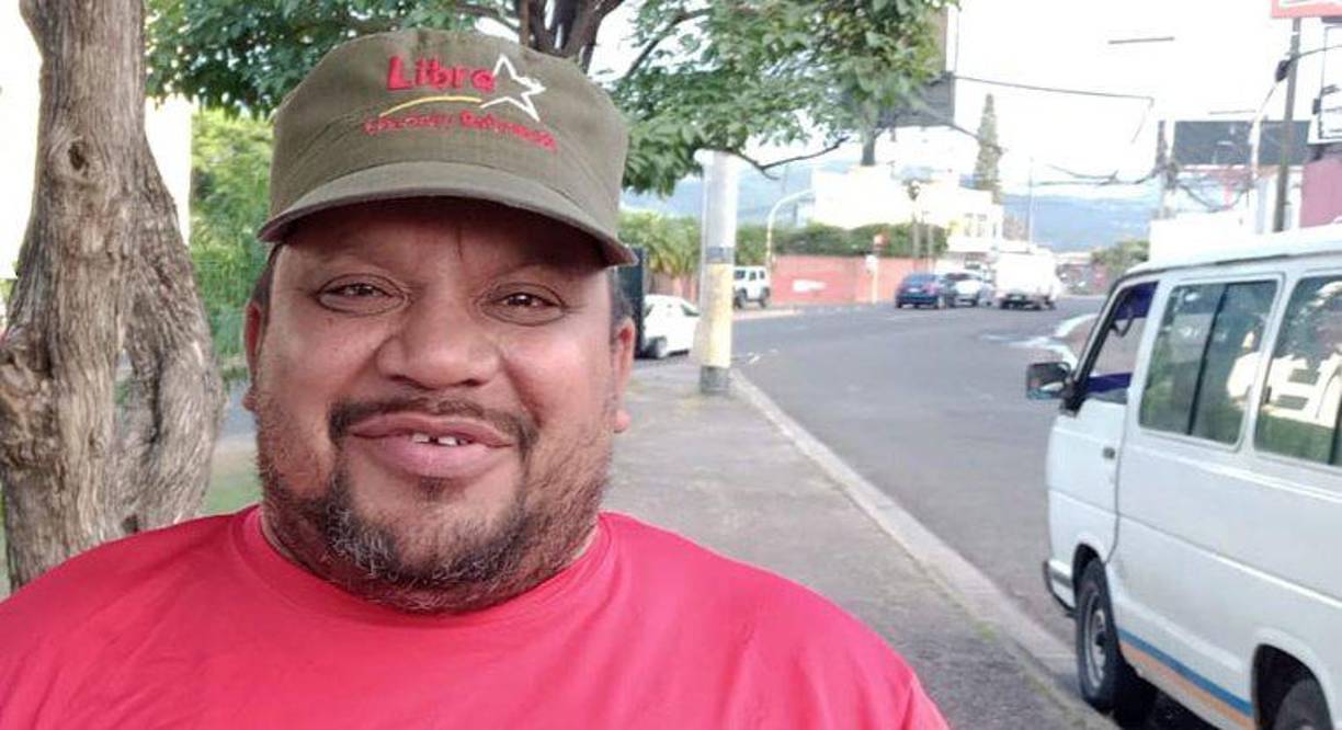 Como uno de los activistas más radicales de Libre, Melvin Ceballos dirige los colectivos conformados por personas violentas que han atacado oficinas públicas, como el Instituto Nacional de Formación Profesional (Infop), la secretaría de Arte y Cultura, los centros de salud y los hospitales públicos, generando caos, destrucción, daños y dejando sin los servicios de salud a miles de pacientes.