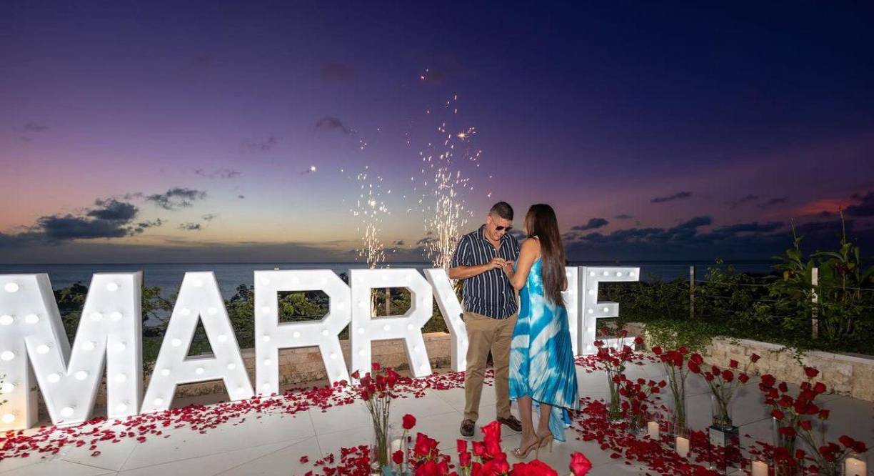 Alejandra Rubio y Javian Thompson tras el anuncio de su compromiso se han consolidado como pareja, recientemente anunciaron que pospusieron su matrimonio que estaba programado para diciembre de este 2024.