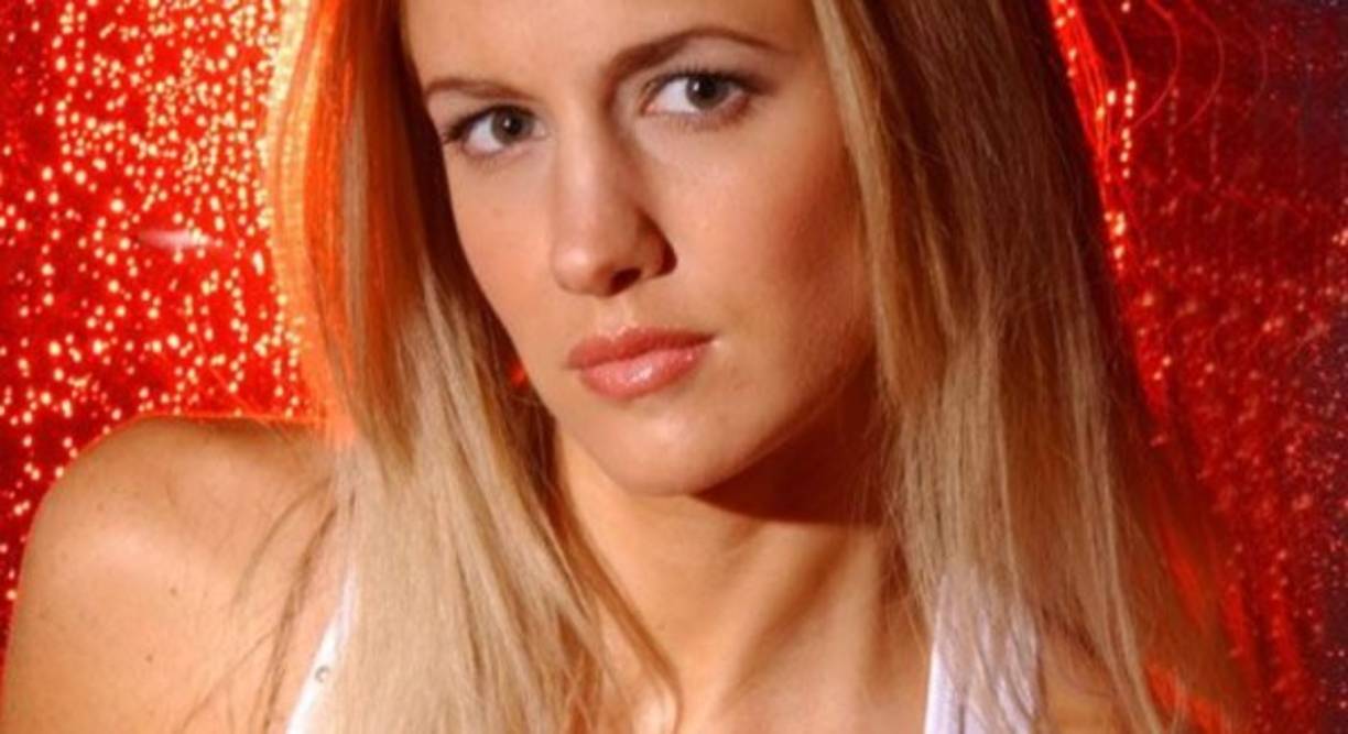 Luciana Salazar cautivó a los argentinos en los años 2000, cuando con tan solo 20 años cautivó la pantalla de Telefé en el programa Pone a Francella, en lo que significó su salto a la fama.