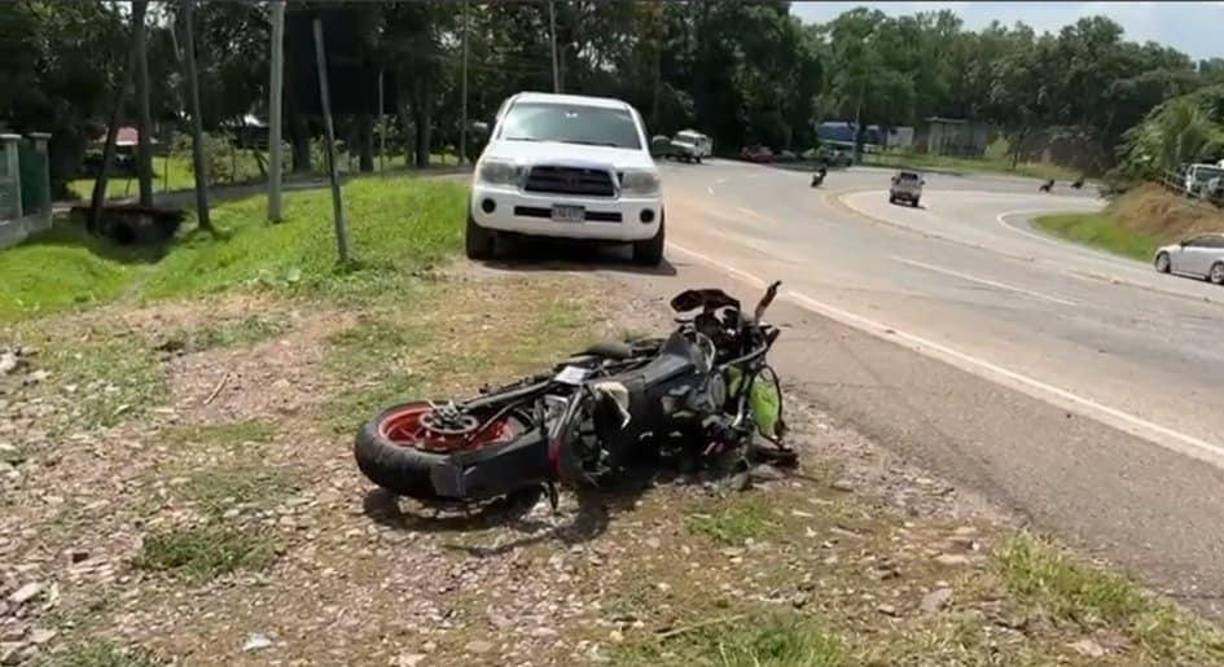 En esta moto se transportaba Carlos Zavala.