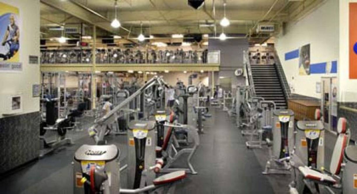 El exjugador de la NBA también es accionista de los gimnasios 24 Hour Fitness.