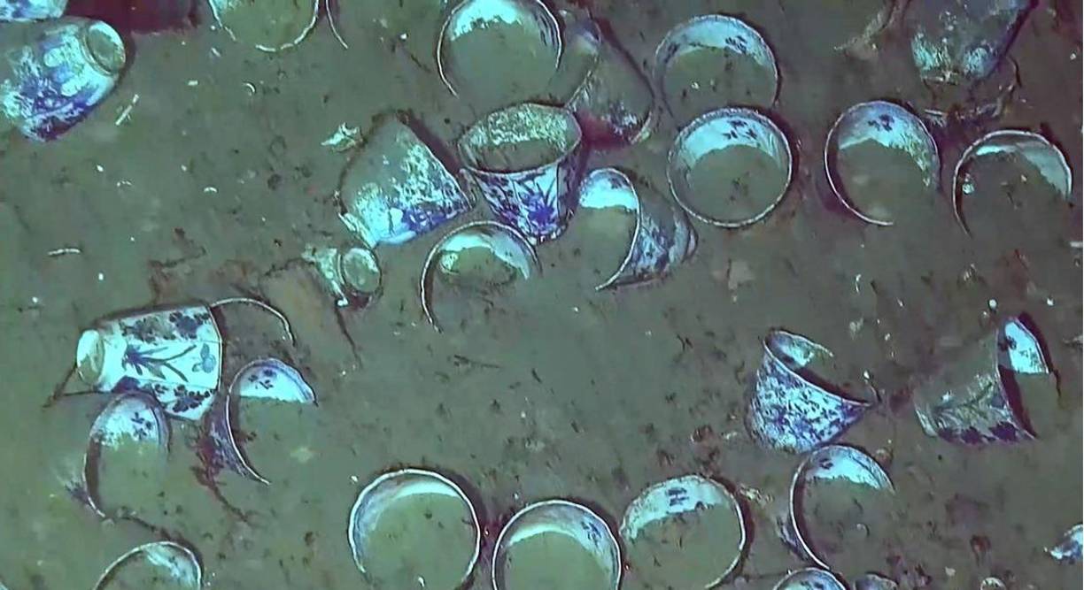 Los especialistas trabajarán desde ese barco colosal de la Armada en un punto de altamar que aún es secreto, con el fin de no alertar a cazatesoros y piratas de la ubicación del hallazgo arqueológico, considerado uno de los mayores de la historia colombiana. 