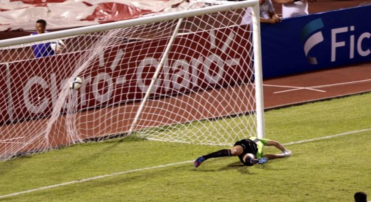 La Bicolor vence por 1-0 a El Salvador en el estadio Olímpico. Después de irse al descanso con empate a cero, llegó la anotación de Boniek García con un tremendo zurdazo desde fuera del área para vencer al guardameta Derby Carrillo.<br/>