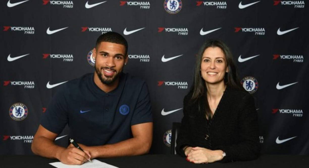 El Chelsea ha anunciado la ampliación de contrato de su mediocentro de 23 años Ruben Loftus-Cheek. Ante la imposibilidad de fichar durante un año por la sanción de la FIFA, el club 'blue' ha decidido renovar al inglés hasta 2024.