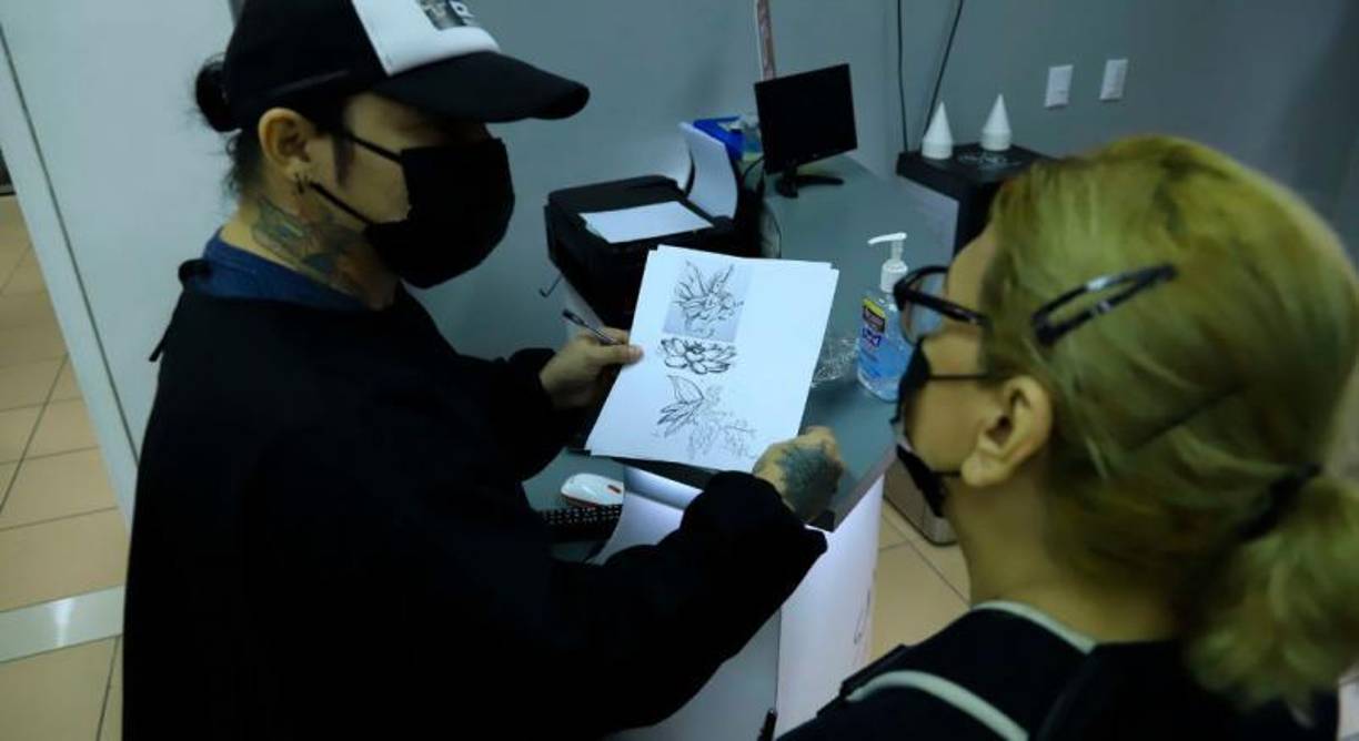 Más del 90% de personas tatuadas escogen puntos de su cuerpo fuera del alcance de la vista para no ser despedidos o lograr un empleo en la empresa privada o sector público. De hecho, donde más se tatúan son la pantorrilla, pierna, pecho y espalda, según tatuadores. 