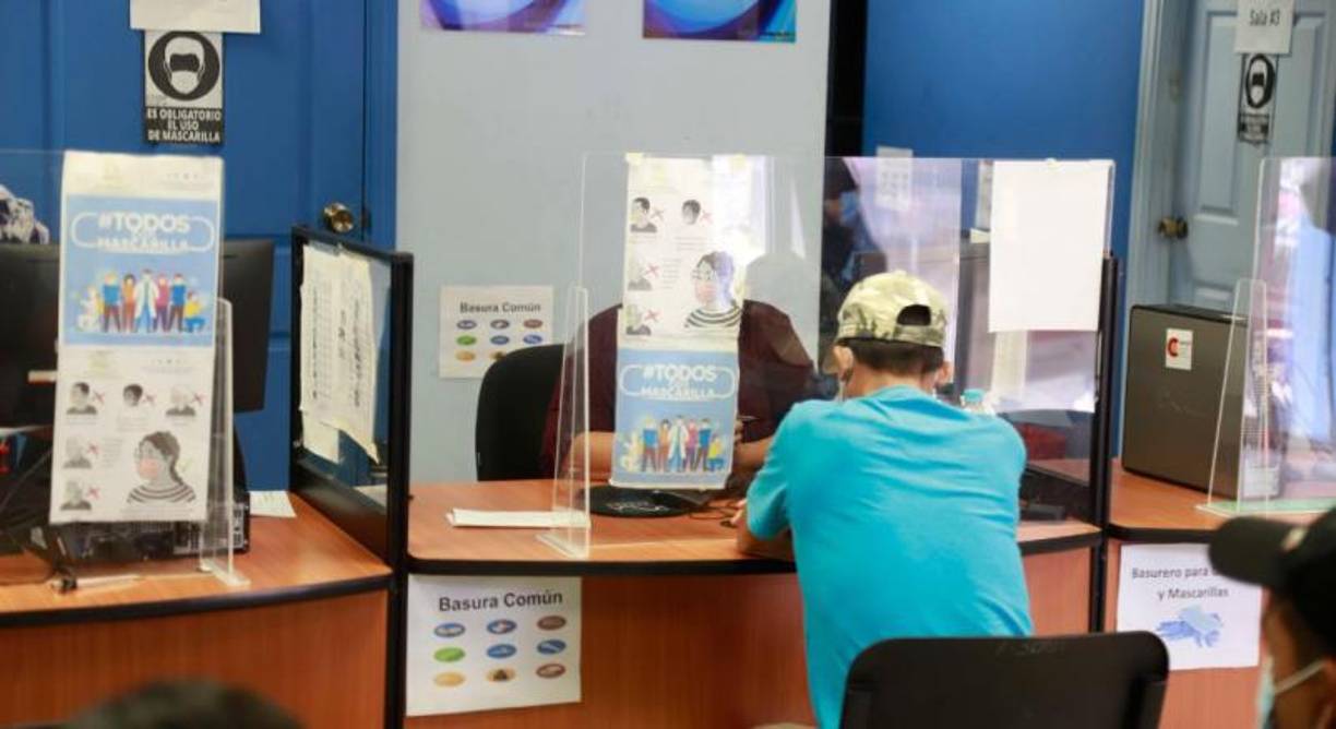 Los actos de discriminación laboral están prohibidos y pedir que un trabajador no se tatúe o bien condicionar el ingreso al empleo es una violación en el marco legal.