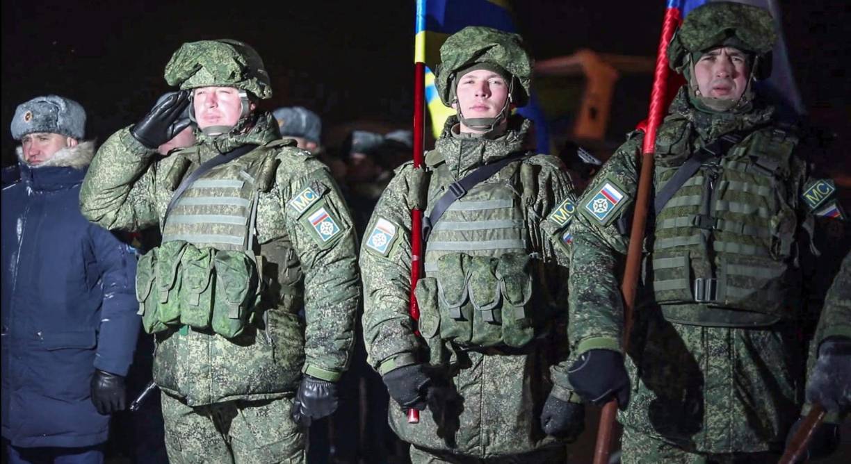 “En la primera etapa, hasta el 9 de febrero, se planea desplegar y crear en breve plazo agrupaciones de tropas en las direcciones amenazadas”, señaló el jefe del departamento de cooperación militar internacional de Defensa, Oleg Vóinov, citado por la agencia Interfax.