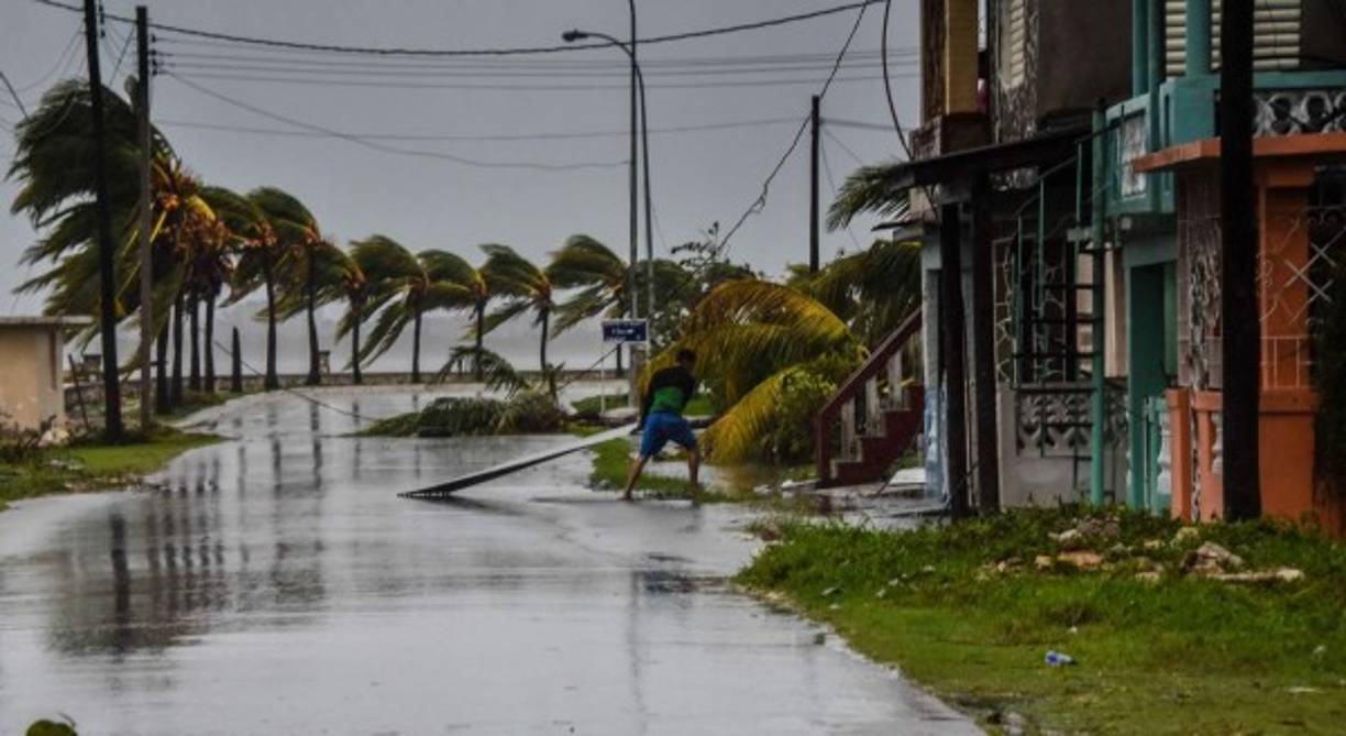 Deste tempranas horas empezaron las evacuaciones en los lugares de alto riesgo.