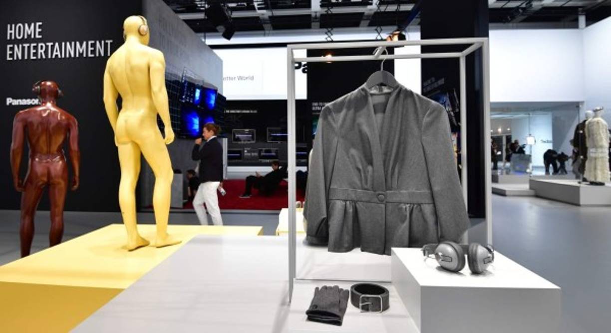 La tecnología que se viste como la ropa, conocida como tecnología 'ponible', se exhibe también en la IFA Berlín 2017.