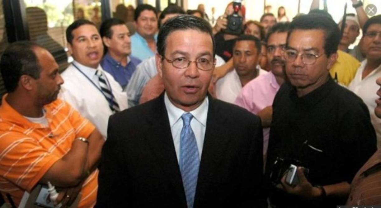 4. Incursionó en la política cuando lo nombraron ministro de Recursos Naturales en 1975 cuando el país estaba bajo el control de regímenes militares en las décadas de los años 70’s.