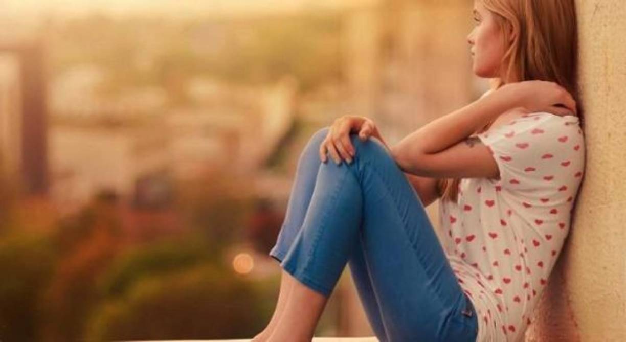 Dibujo #4<br/><br/>Si elegiste la cuarta mujer, es porque tu personalidad se asocia con el otoño. Eres una persona bastante emocional, que muchas veces se pierde en sus sentimientos más sencillos. Tienes la personalidad de un artista: necesitas conectar con ese mar de emociones para sacar lo mejor de ti.<br/><br/>A veces puedes tener relaciones efímeras, pues eres una persona que disfruta el momento como forma de vida. Sabes que lo que está hoy puede faltarte mañana, pero no lo tomas con drama; es la ley de la vida.<br/><br/><br/><br/><br/>