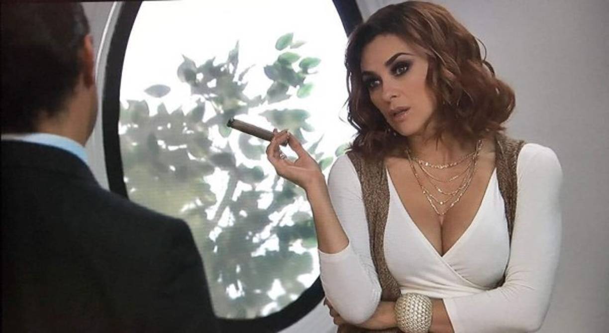 La ex de Luis Miguel ya había enseñado sus encantos en redes sociales y postea imágenes muy provocadoras.