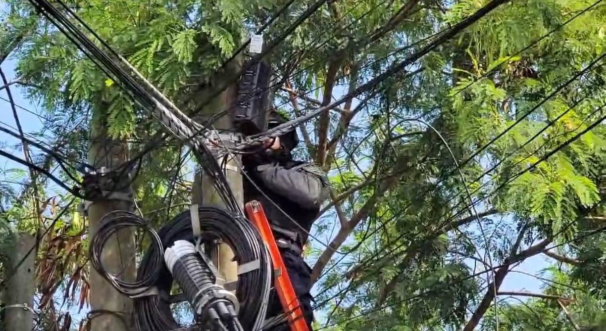 Las cámaras de vigilancia les otorgan una ventaja estratégica que les ayuda a proteger su poder y a mantener el control sobre los territorios que dominan.