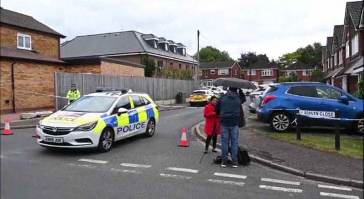 ”Nuestros pensamientos están con John y su familia en este momento increíblemente difícil y le daremos todo el apoyo que podamos”, agregó la cadena británica en un comunicado.