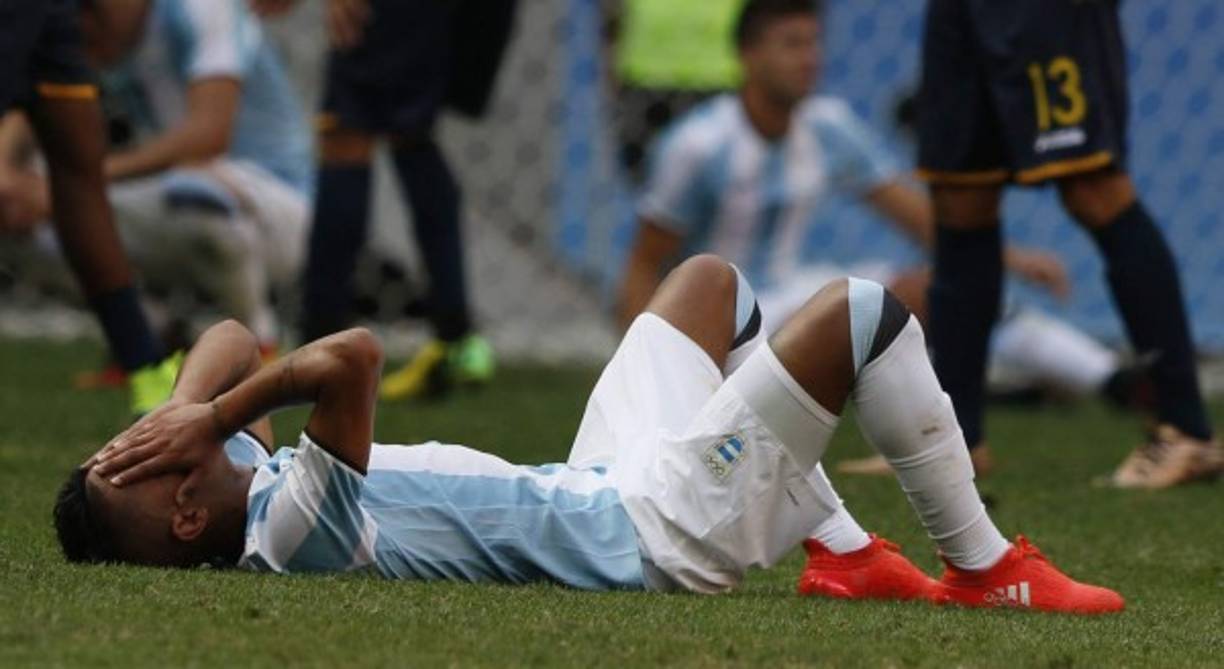 Los jugadores argentinos no podían creer el hecho de quedar fuera.