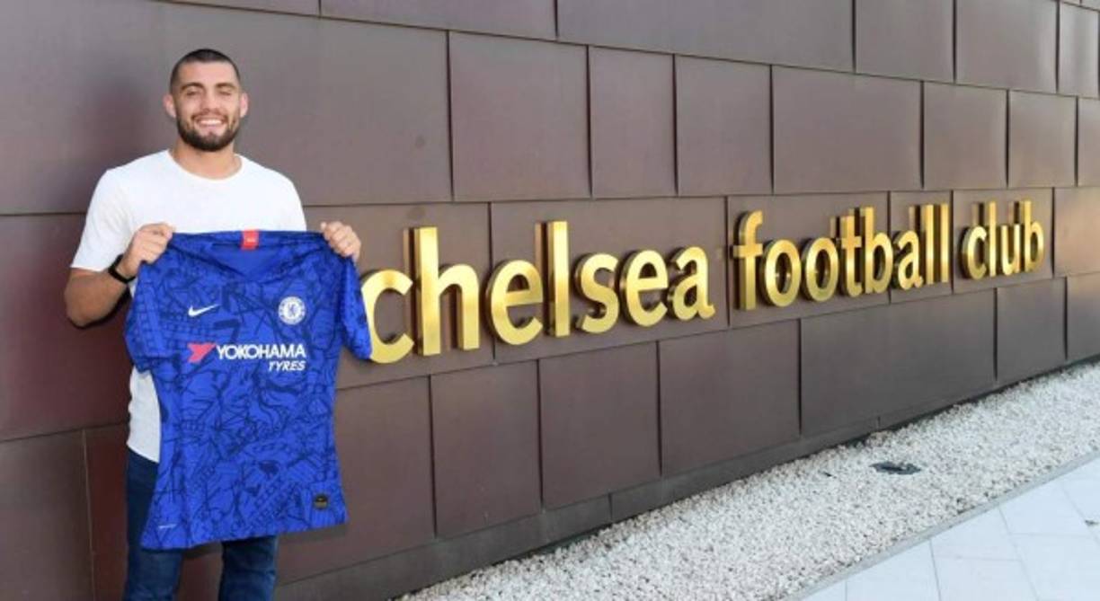Mateo Kovacic ya es de manera oficial nuevo jugador del Chelsea. El Real Madrid ha anunciado el traspaso del futbolista croata al club londinense, del que ingresará 45 millones de euros. No entra en los planes de Zidane por lo que los blancos decidieron venderlo.