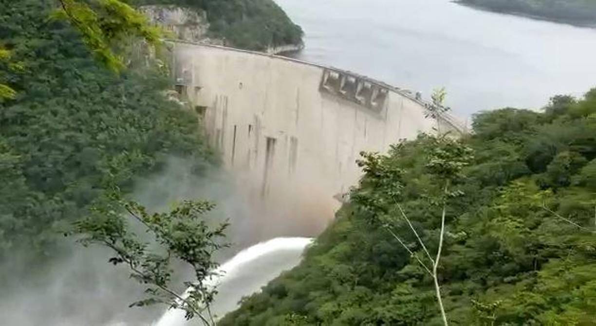 Tras cruzar Nicaragua, se desplazará cerca de las costas del Pacífico de Honduras y El Salvador el domingo por la noche y el lunes.