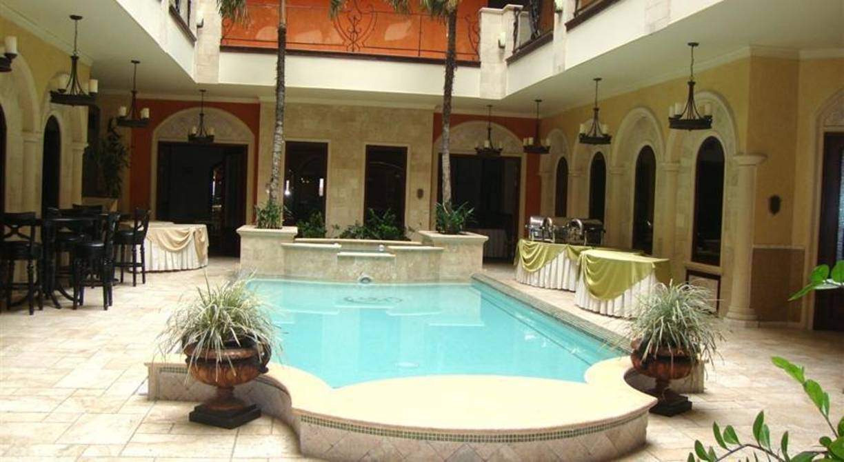 El dueño del Hotel Mediterráneo señaló que era excesiva la comida que pedía Jorge Luis Pinto: “La donábamos a la ciertas instituciones y tuve que hablar con Jorge Luis Pinto al respecto, él me dijo que eso era lo que deseaba comer”.