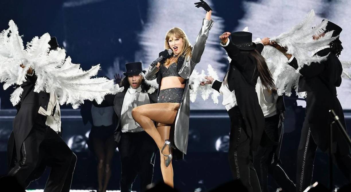 De acuerdo con las cifras, la mayor asistencia en una sola noche se produjo el pasado 16 de febrero en Melbourne (Australia), con poco más de 96.000 espectadores. Además, en los ocho conciertos en el estadio Wembley, de Londres, donde actuó más que en cualquier otro lugar, atrajo a un total de 753.112 personas.