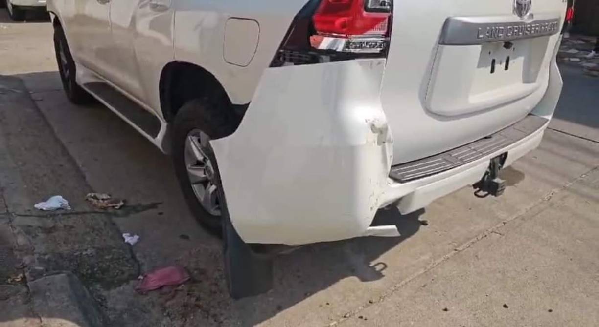 Los agentes, sorprendidos por los asaltantes que desconocían su identidad, respondieron utilizando sus armas de fuego. 