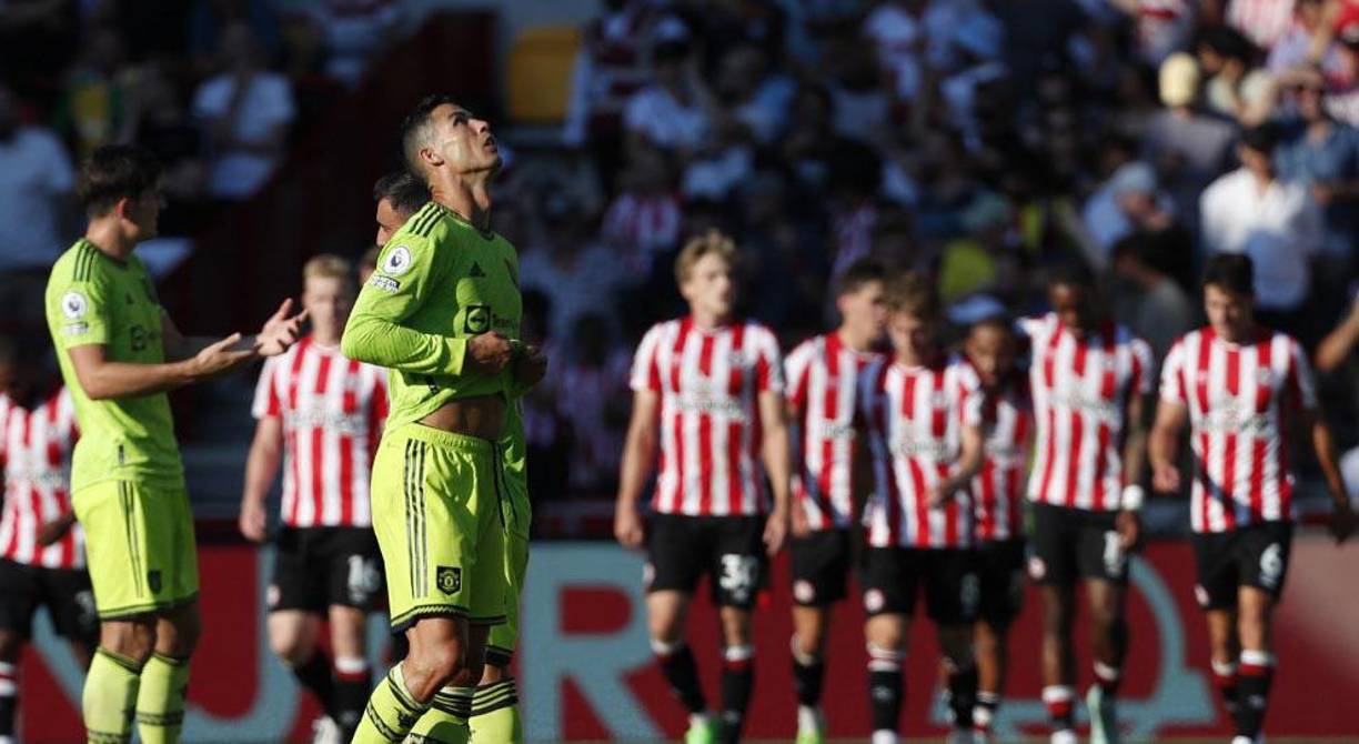Manchester United y Cristiano Ronaldo no levantan cabeza y este sábado nuevamente fueron ridiculizados tras perder por goleada ante el modesto Brentford en la Premier League. El crack luso evidenció su frustración tras lo ocurrido.
