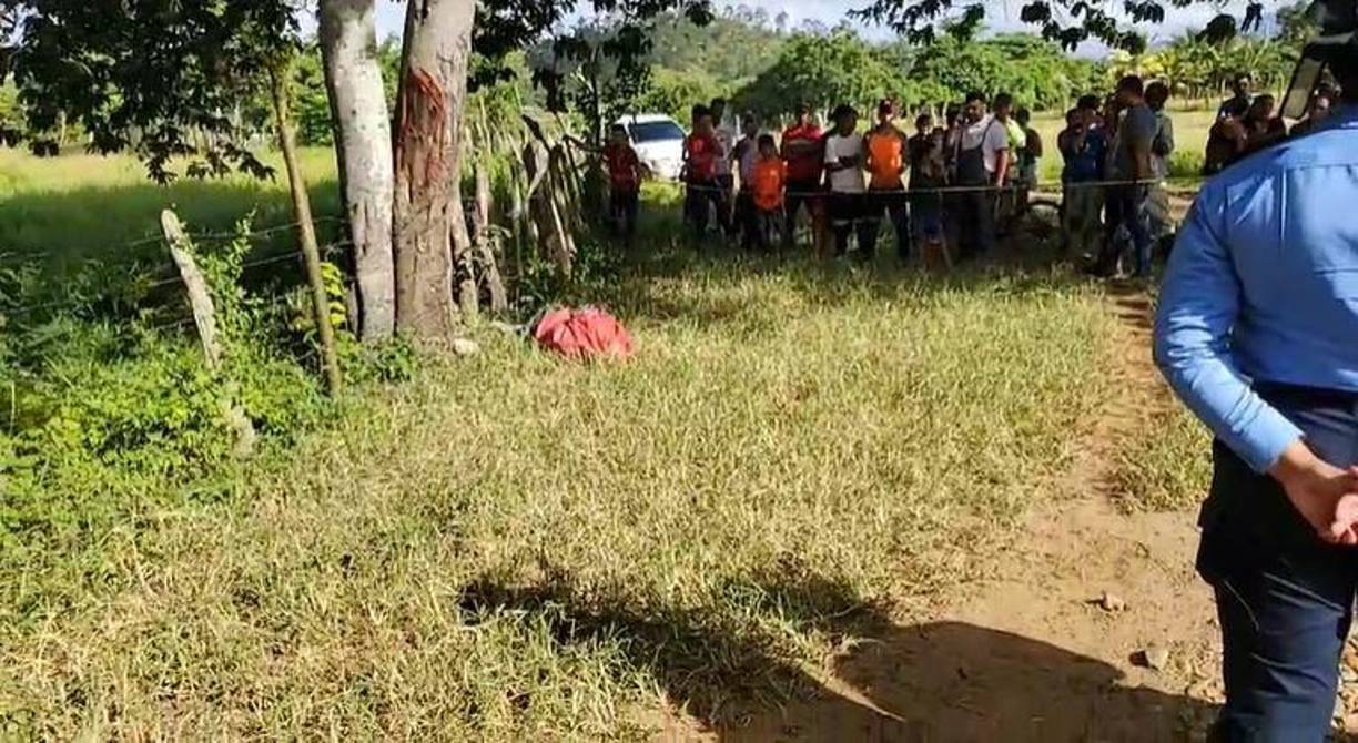 Informes preliminares indican que la víctima fue sido ultimada a balazos en otro lugar y luego su cuerpo fue encostalado y abandonado en el referido sector.