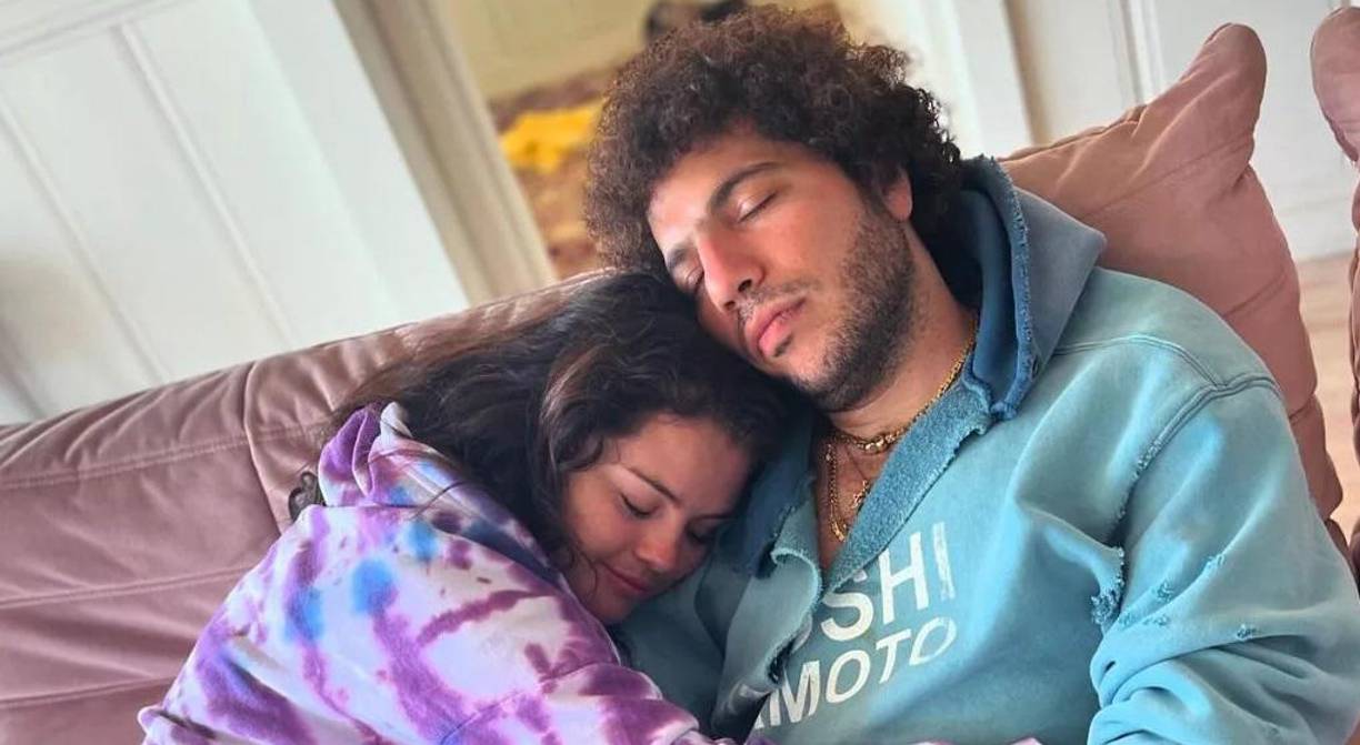 Incluso, la actriz mencionó, en una entrevista, que iba “muy en serio” en su relación y que está segura que seguirán avanzando. Los dos se han convertido en la pareja del momento. En cada oportunidad que tienen, derrochan amor y, recientemente, Blanco fue nombrado uno de los hombres más sexy, de acuerdo a la revista People.,