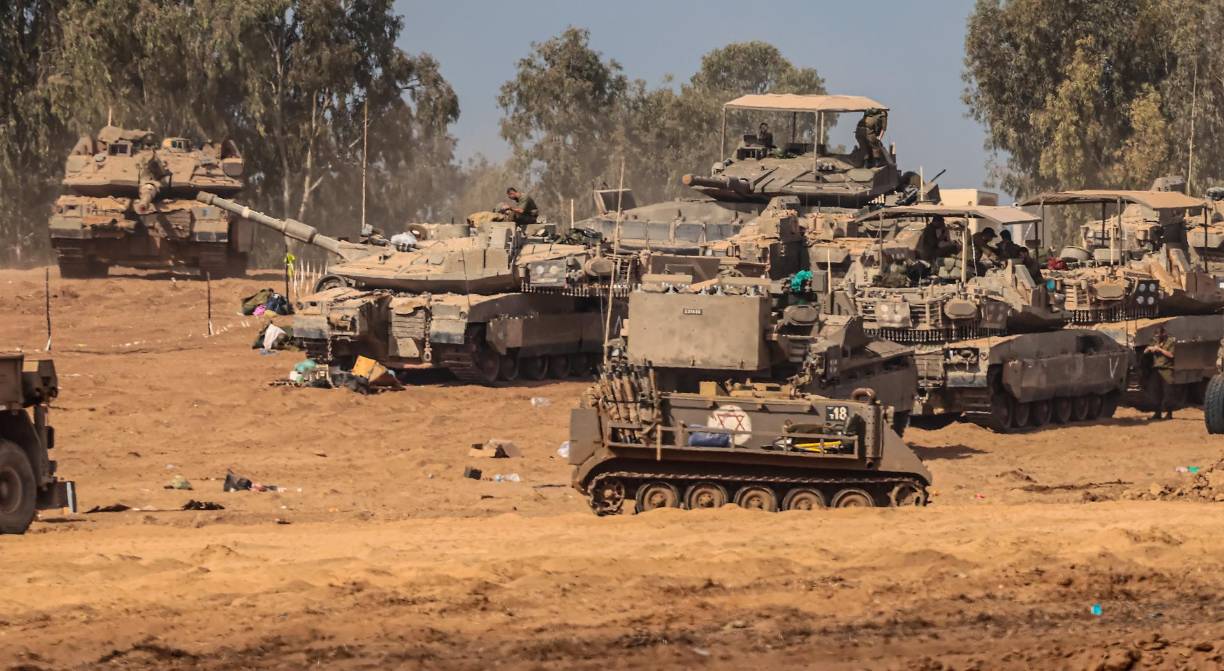El ejército israelí urge desde el viernes a los 1,1 millones de habitantes del norte de Gaza a partir hacia el sur ante una posible incursión en el enclave, en torno al cual apostó decenas de miles de soldados. 