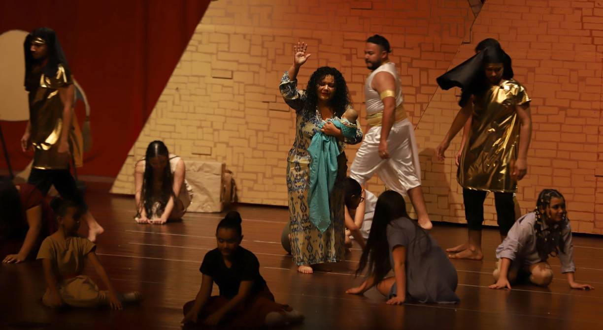 “Esclavos”, grupo de avanzado.