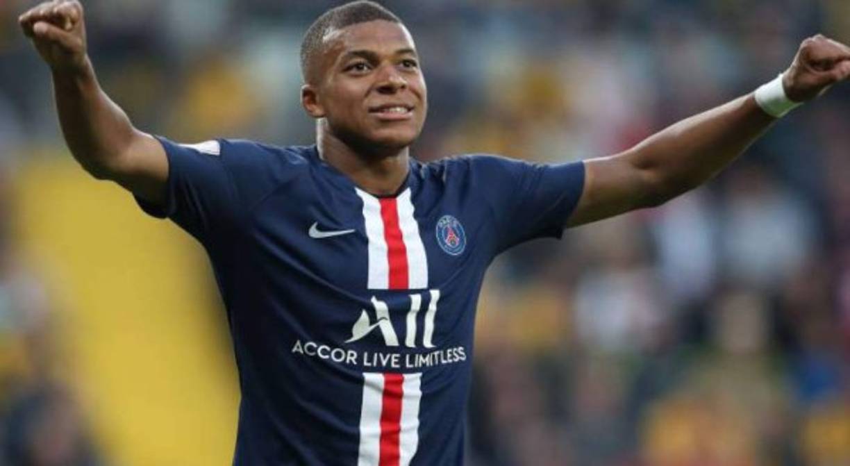 Mbappé: El francés aparece como uno de los mejores delanteros en el 11 ideal. Cuenta con apenas 20 años de edad.