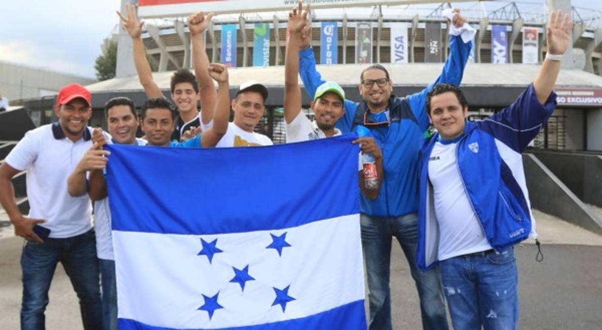La afición de Honduras confía en que van a sacar la victoria.