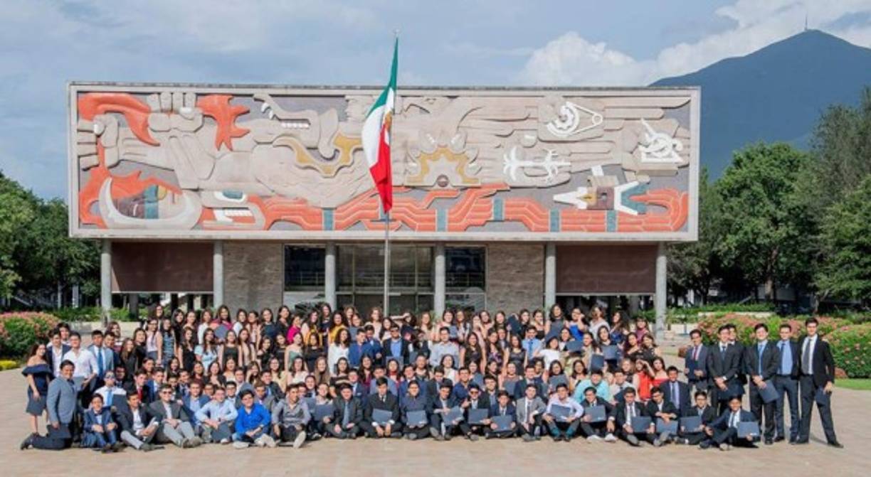 5. El Instituto Tecnológico y de Estudios Superiores de Monterrey (ITESM): Ubicado en Nuevo León, México, 'el TEC' cuenta con la mejor escuela de negocios de ese país y la cuarta de América Latina. Además, es la universidad privada con más patentes registradas en México en el área de biotecnología, salud, sector automotriz, e industria manufacturera. Ofrece 54 carreras y 23 maestrías.