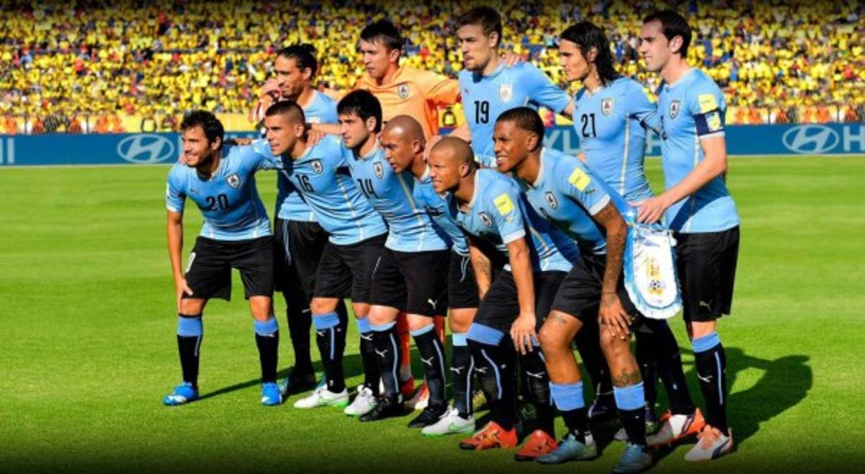 URUGUAY: <br/><br/>'La Celeste', por su camiseta en donde predomina dicho color.
