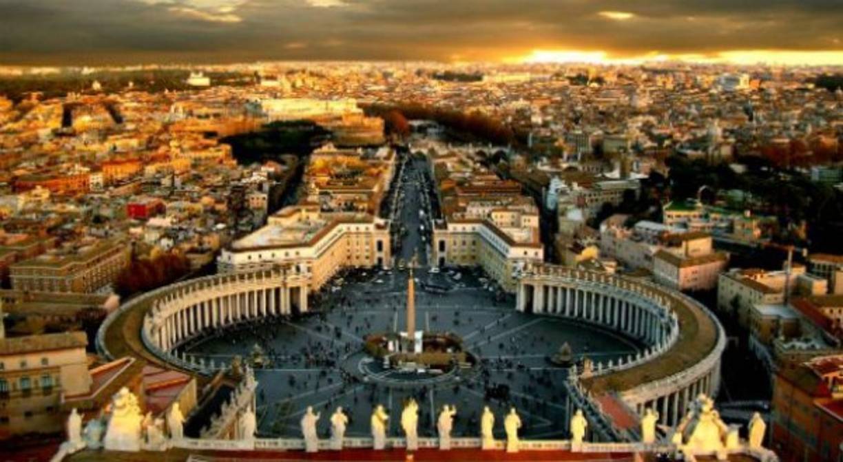 CIUDAD DEL VATICANO. Es el estado más pequeño del mundo, con menos de medio kilómetro cuadrado y cerca de 800 habitantes.<br/>