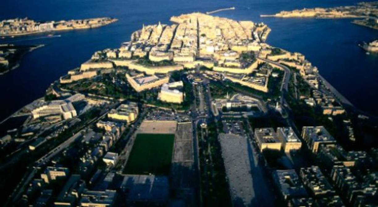 MALTA. Con 316 kilómetros es el país más pequeño de la Unión Europea. La Valeta es su capital y es Patrimonio de la Humanidad.