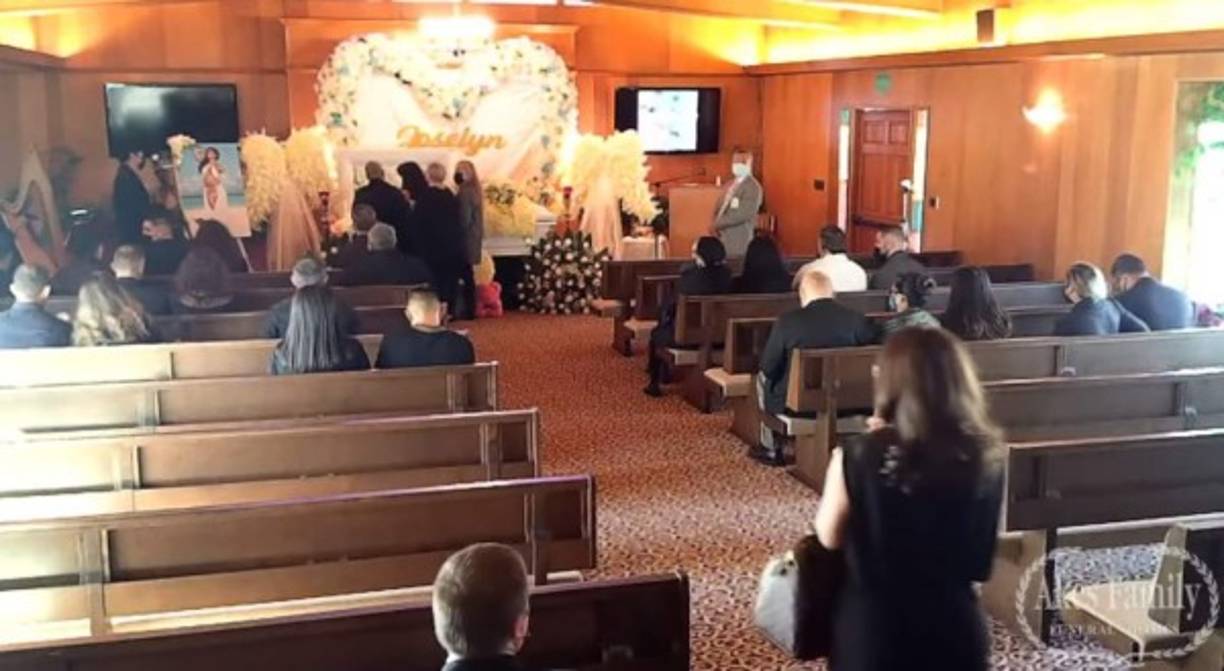 Durante el funeral de Joselyn Cano el sacerdote que dirigió la misa de cuerpo presente menciona el nombre de Joselyn pero no su apellido.